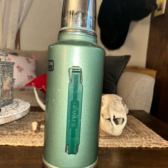 Vintage Stanley Aladdin Thermos USA Made A9450DH Green Metal 1/2 Gallon Cup 64oz - Picture 2 of 8